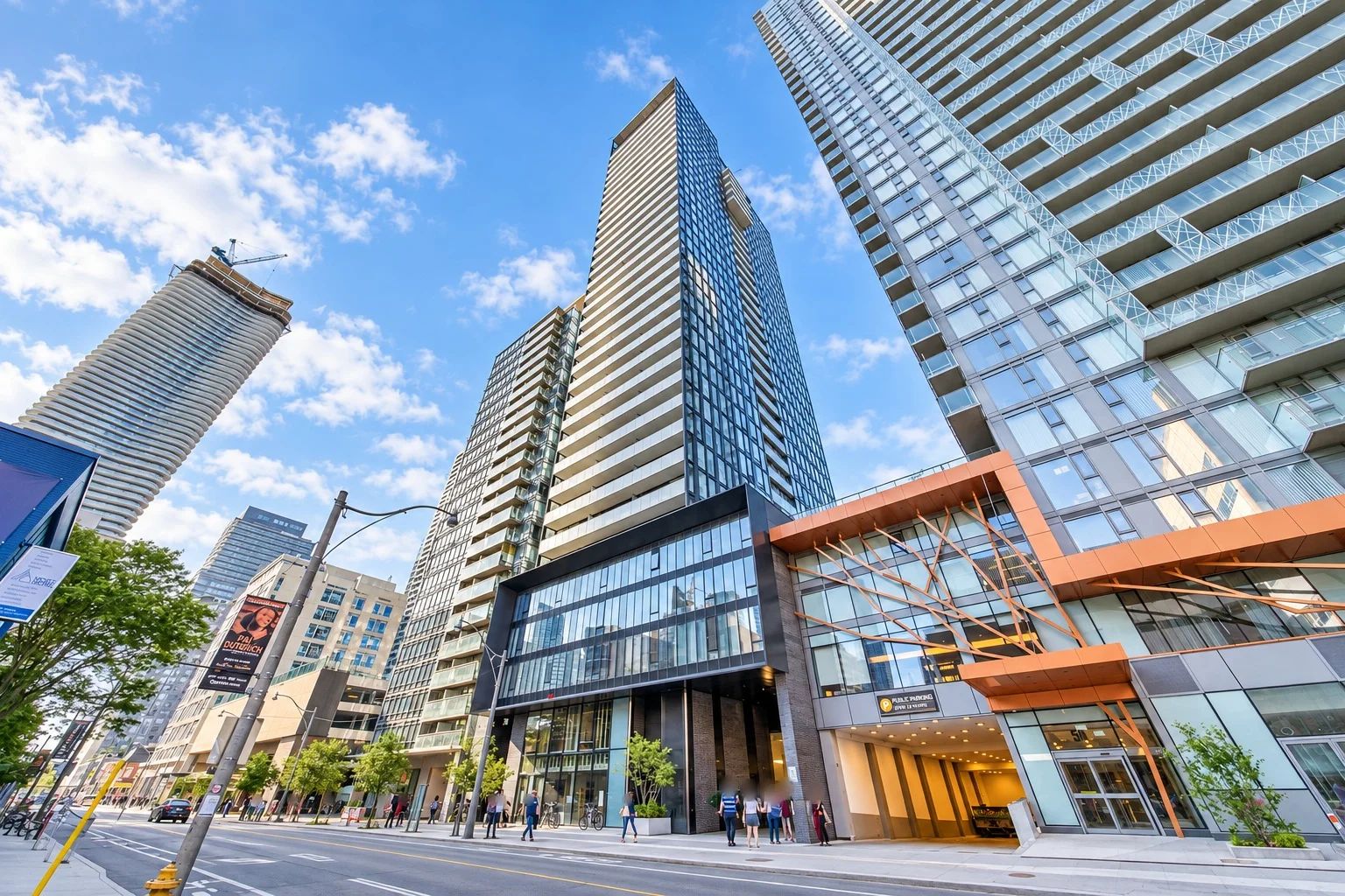 28 Wellesley St E, Vox Condominiums