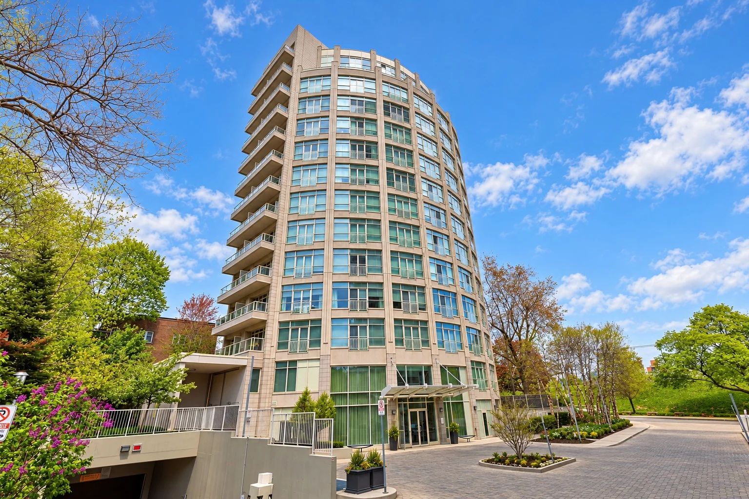 336 Spadina Rd, Churchill Park