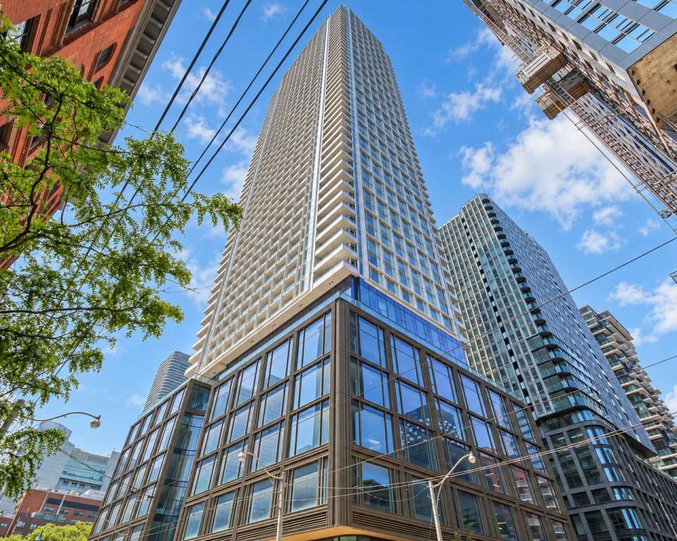 88 Queen, 88 Queen St E