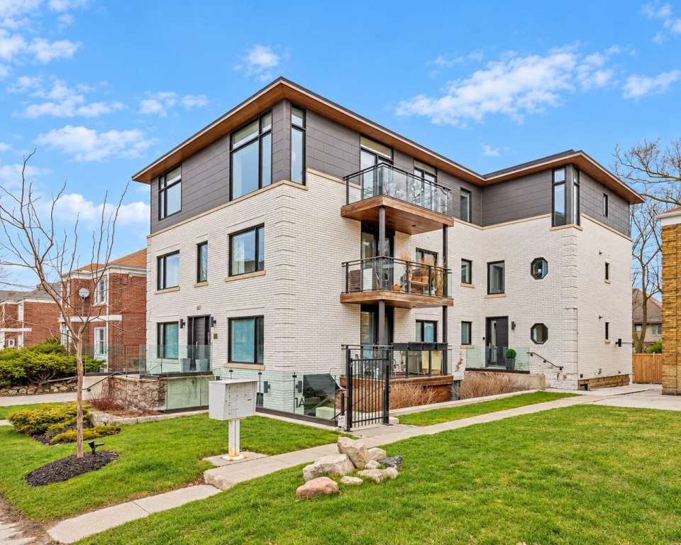 1657 Bathurst, 1657 Bathurst St