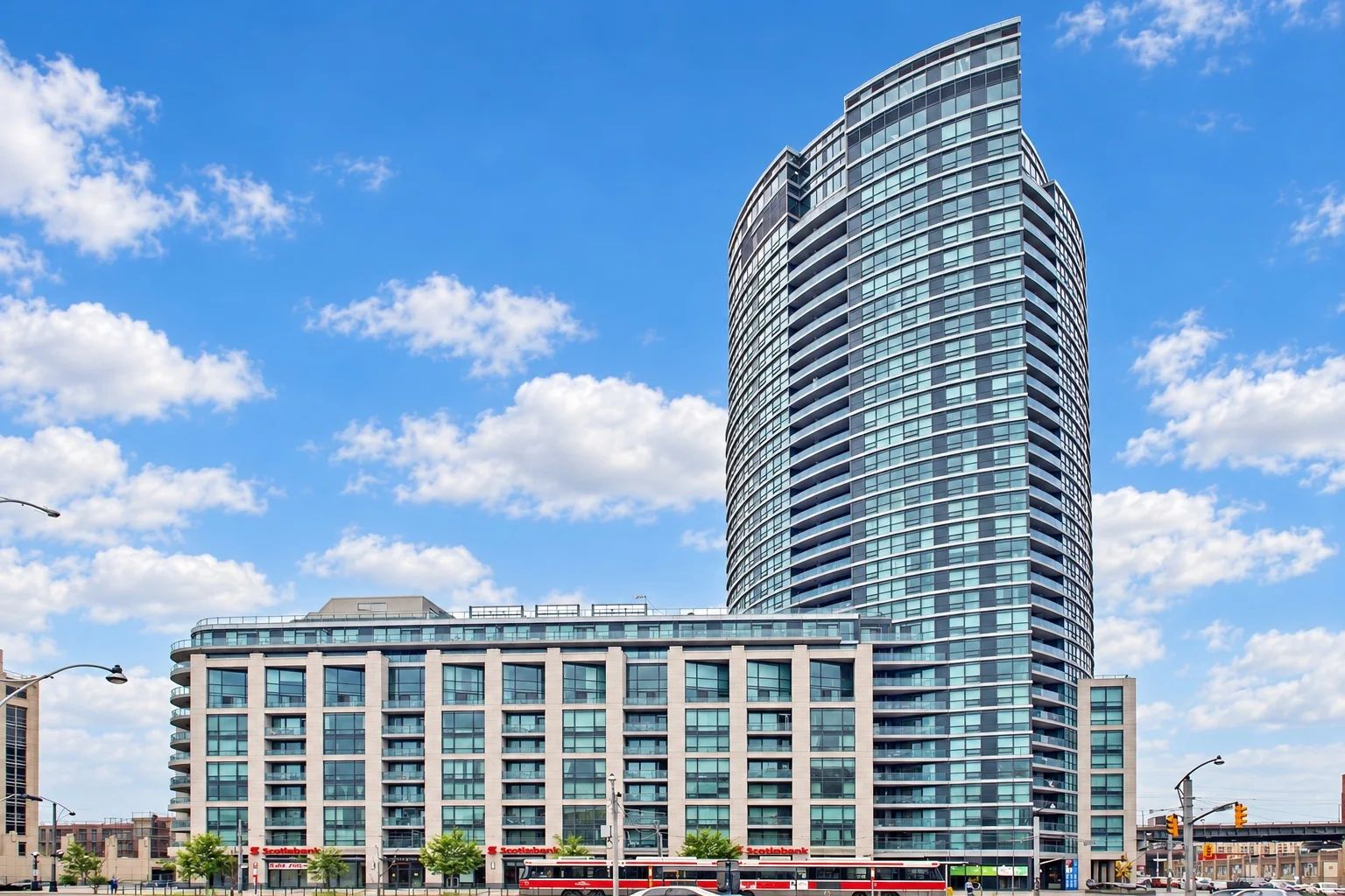 600 Fleet St, Malibu Condos at Harbourfront