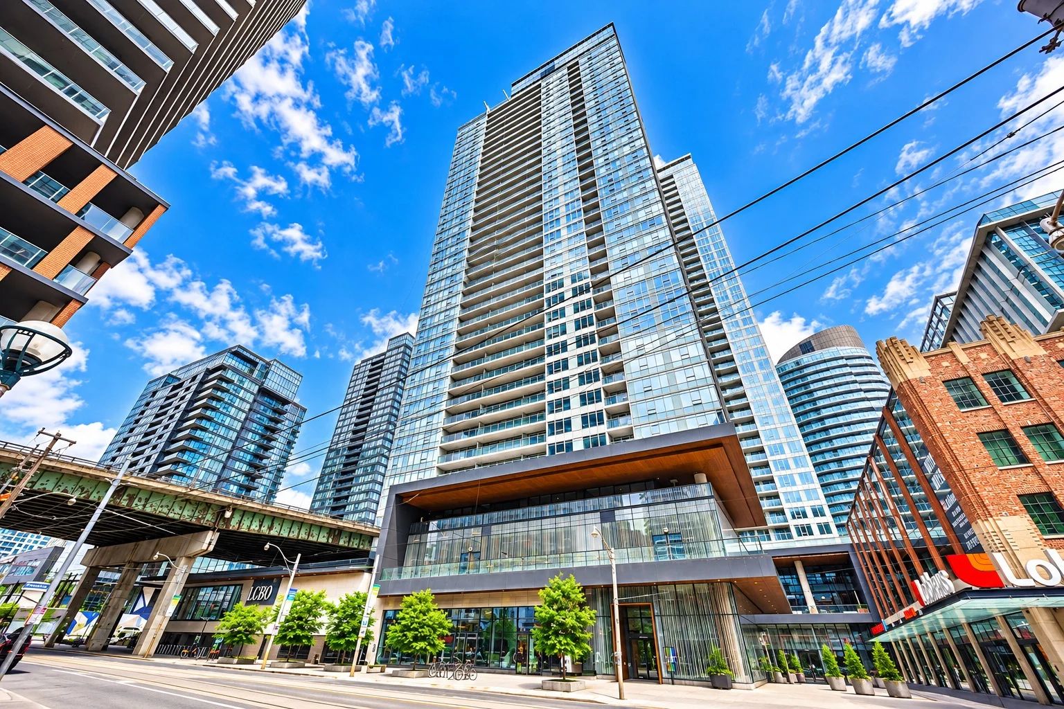 19 Bathurst St, The LakeShore