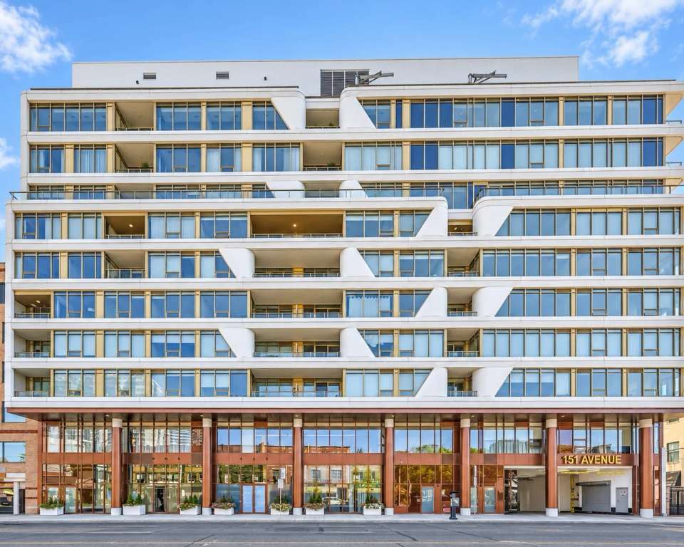 Avenue 151 Yorkville, 151 Avenue Rd