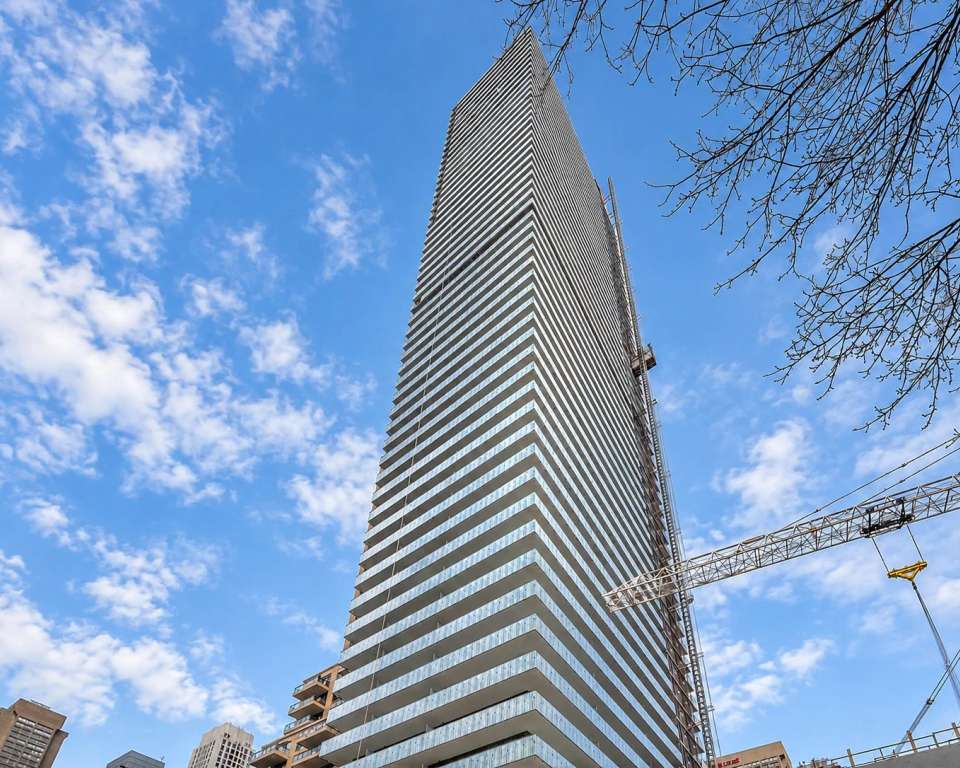 Casa II, 42 Charles St E