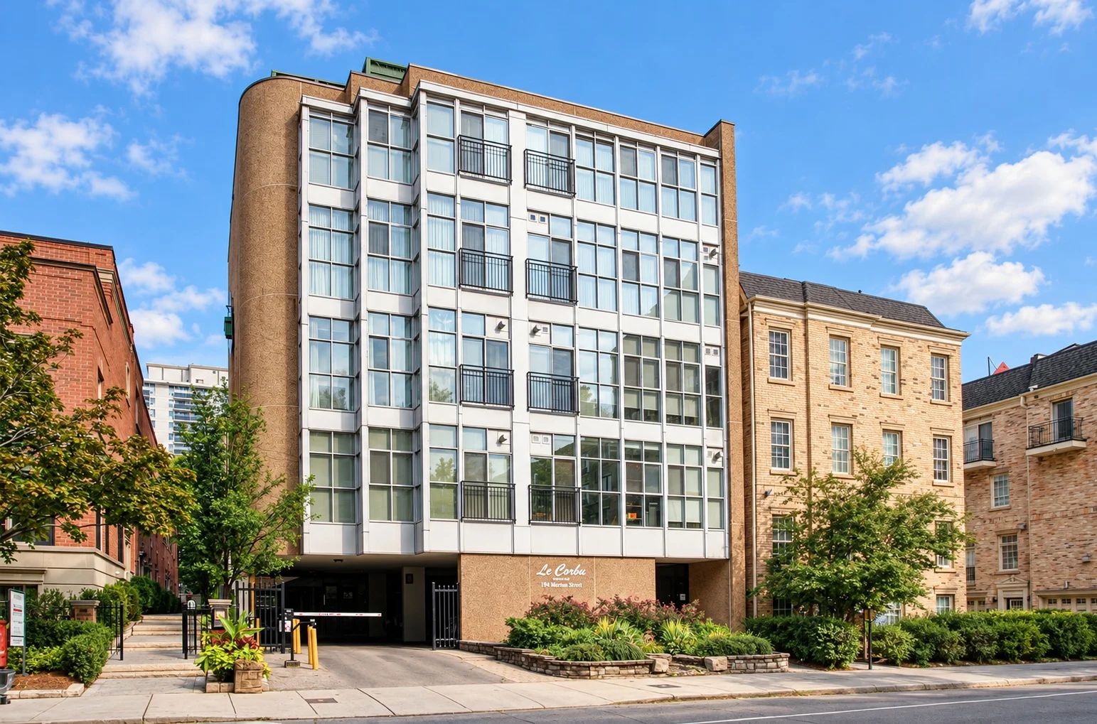 194 Merton St, Le Corbu