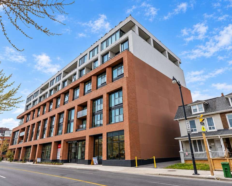 Junction House, 2720 Dundas St W
