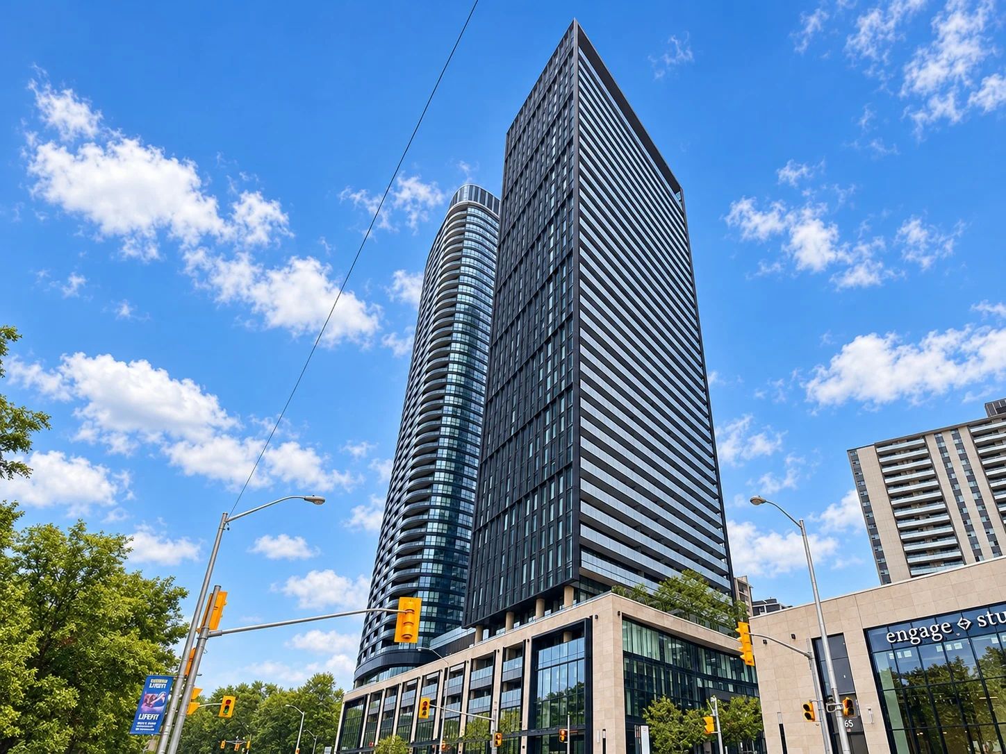 575 Bloor St E, Via Bloor