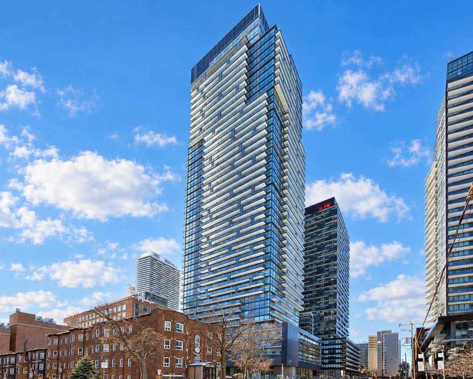 E2 Condos, 39 Roehampton Ave