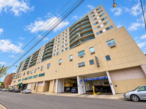 222 Spadina Ave, Chinatown Centre Residence