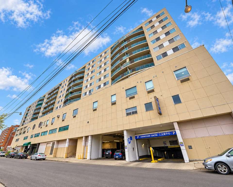 Chinatown Centre Residence, 222 Spadina Ave