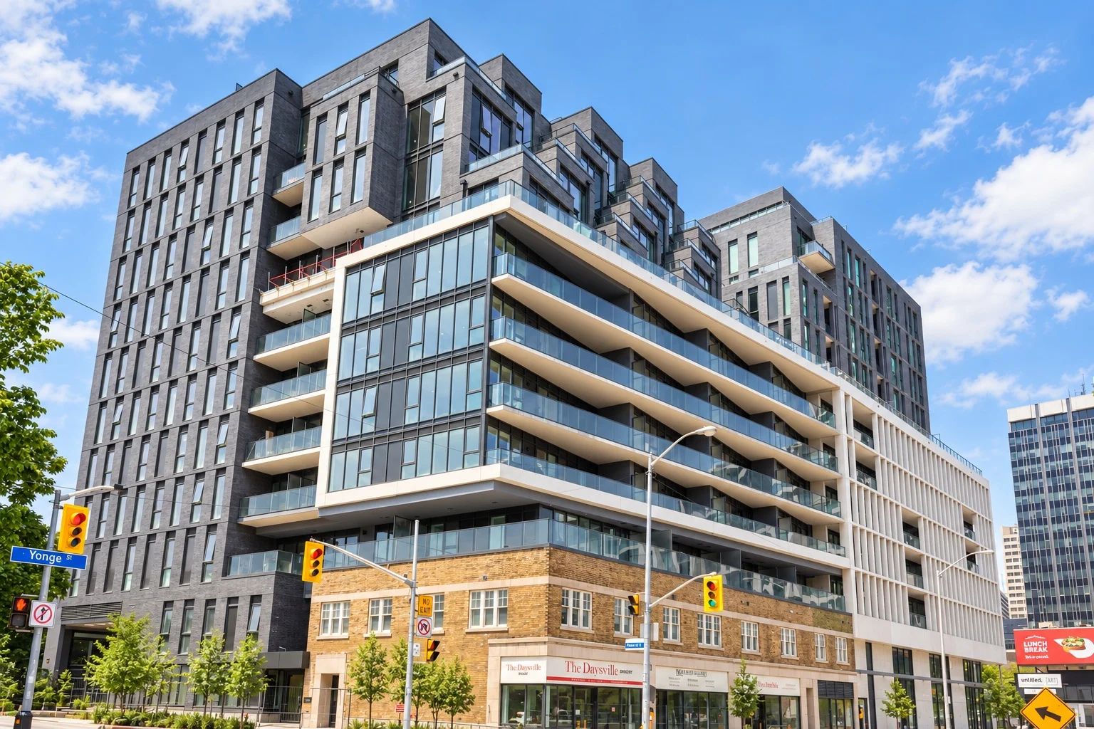 8 Manor Rd W, The Davisville